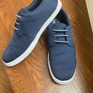 Men’s Under Armor cloud shoes size 8